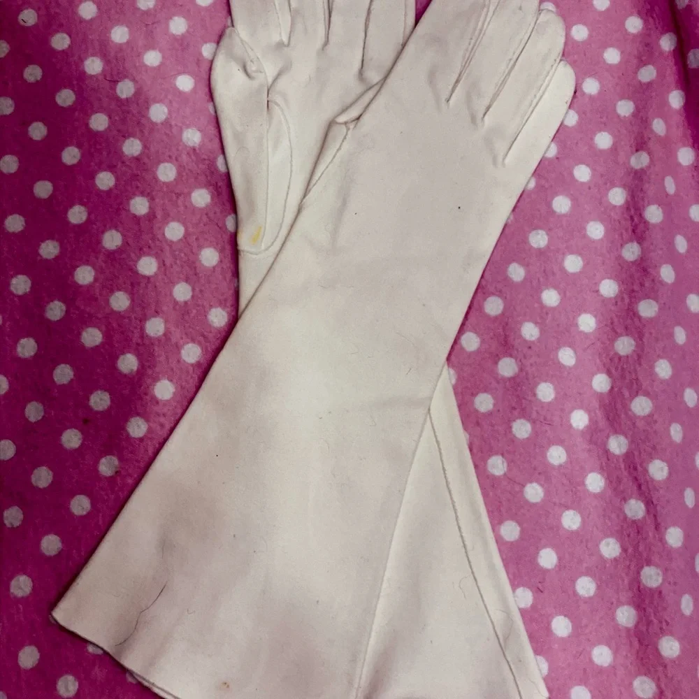 Vintage Cream Gloves 7 1/2